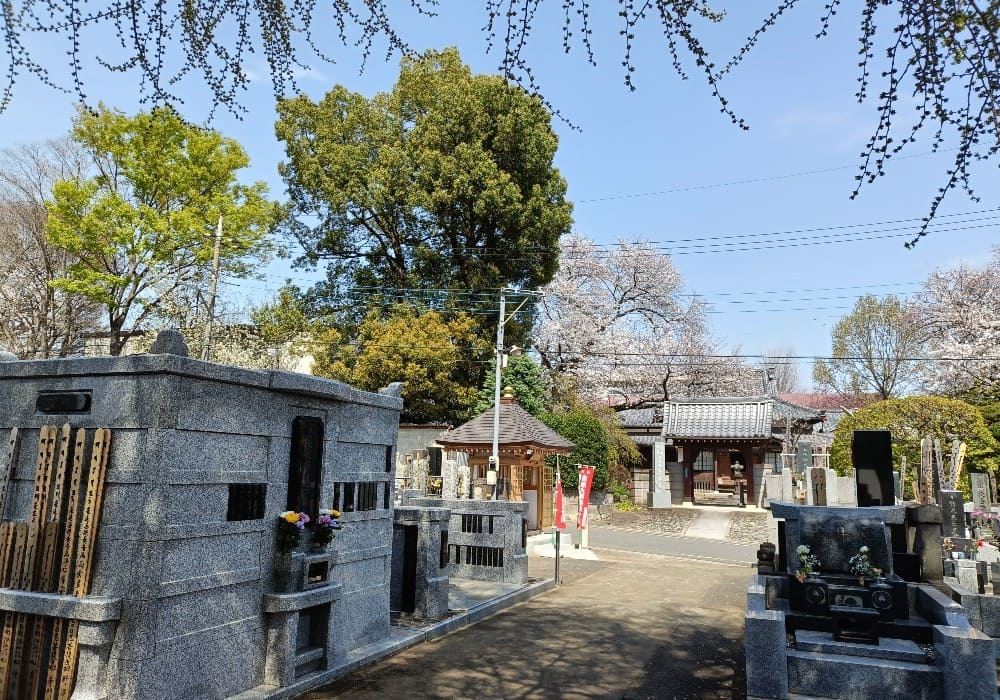 真福寺 境内墓地 ― 静かな供養の場